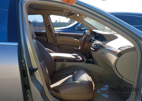 2009 Mercedes-Benz S 550 4Matic z USA, uszkodzony, nr VIN WDDNG86X49A268373